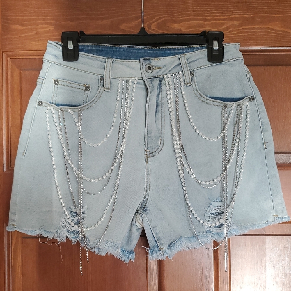 Stylish Light Blue Denim Shorts with Chain Details Sz 30